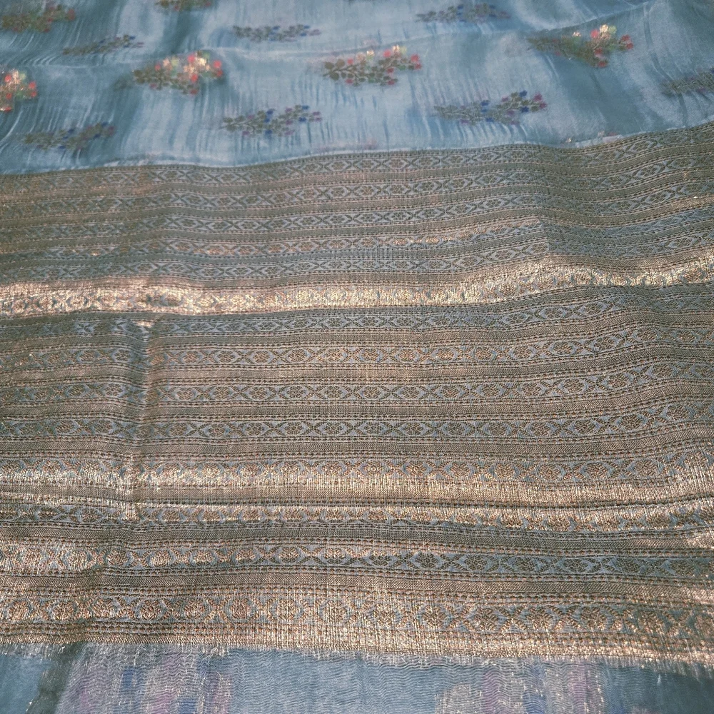 Beautiful Slate Grey Pure Organza Silk Sari with Matching Brocade Blouse Piece - Picture 8 of 13